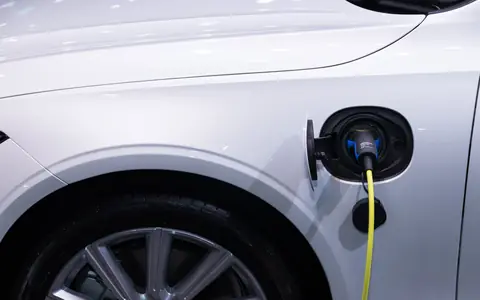 Plug-in hybrid, plný hybrid, nebo mild hybrid: rozdíly a pro koho se který hodí